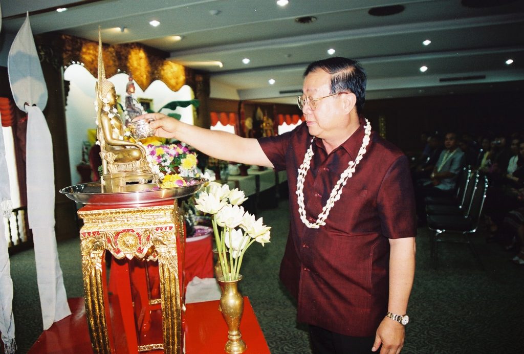 พิธีดำหัวอธิการบดีมหาวิทยาลัยแม่ฟ้าหลวง ประจำปี 2546