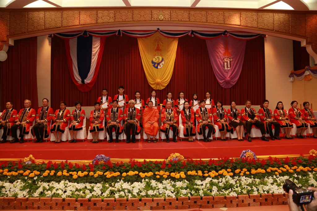 พิธีพระราชทานปริญญาบัตร มหาวิทยาลัยแม่ฟ้าหลวง ครั้งที่ 12 ประจำปีการศึกษา 2556