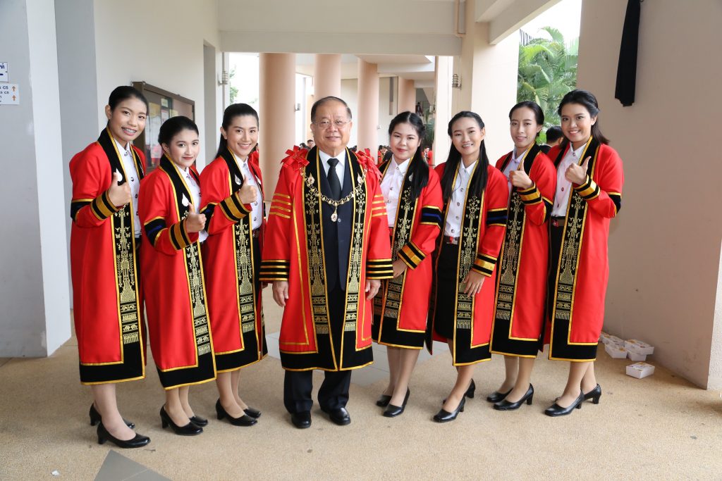 พิธีพระราชทานปริญญาบัตร มหาวิทยาลัยแม่ฟ้าหลวง ครั้งที่ 14 ประจำปีการศึกษา 2558