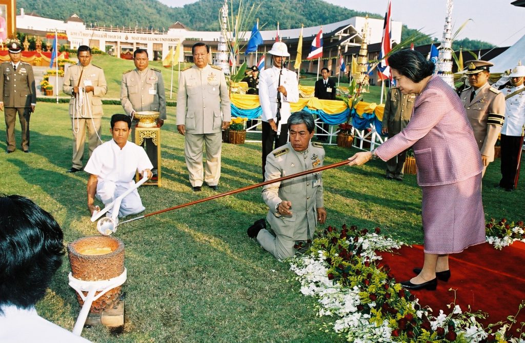 พิธีเททองหล่อพระรูปสมเด็จพระศรีนครินทราบรมราชชนนี